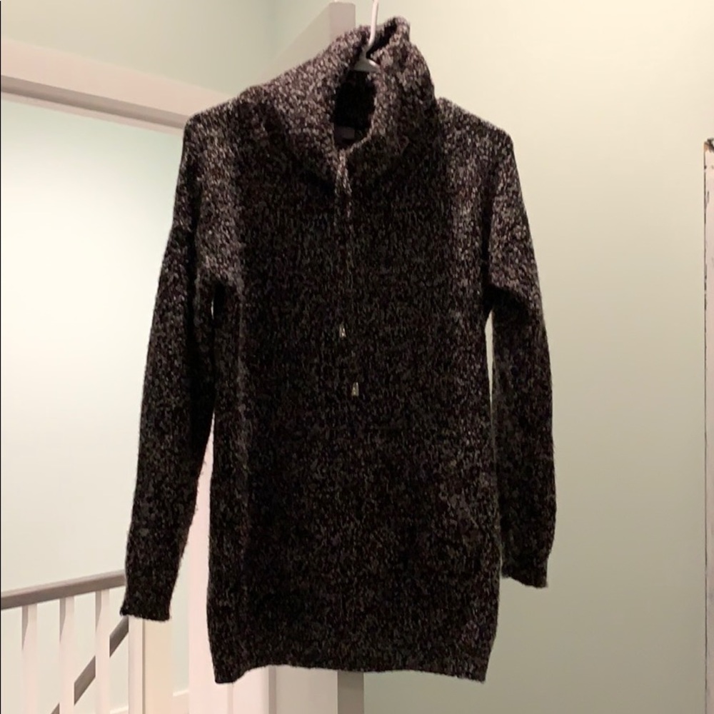 Sweatshirt poncho like pull over